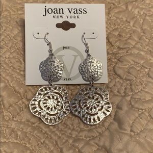 Joan Vas’s earrings